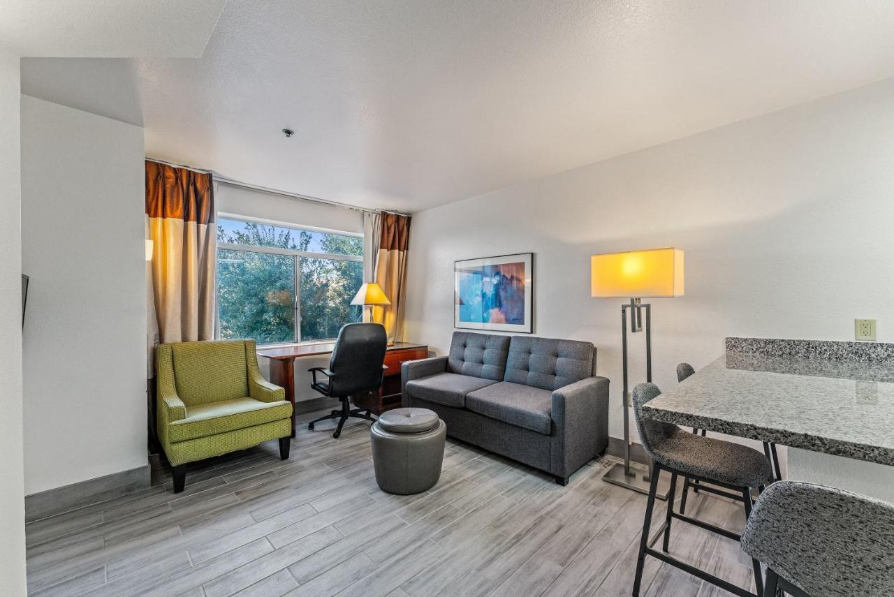 Perfect Location 1 Bedroom Chandler
