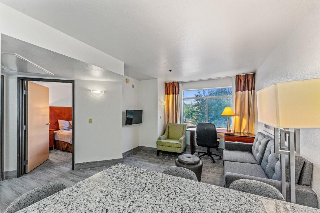 Perfect Location 1 Bedroom * Chandler