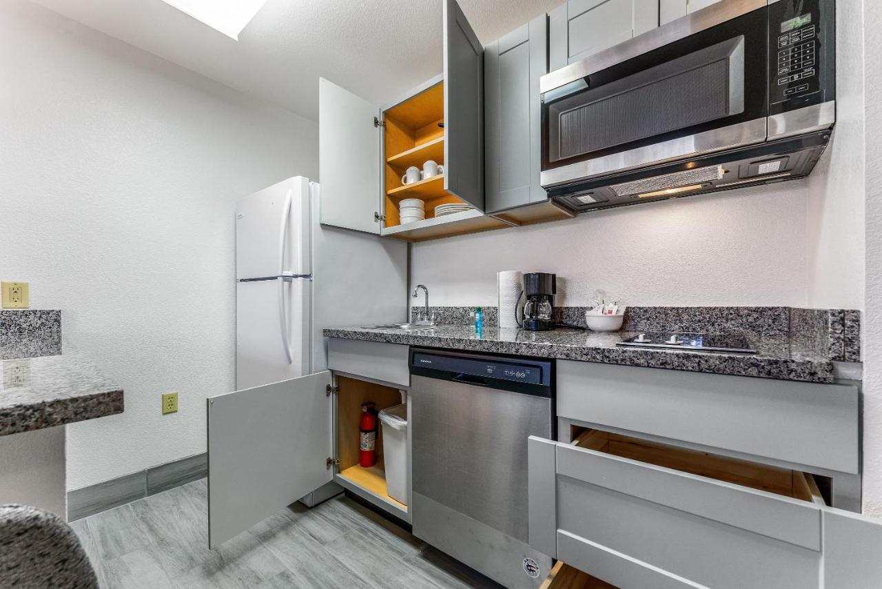 Apartment Perfect Location 1 Bedroom *