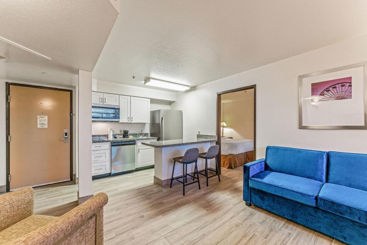 Apartment Perfect Location 1 Bedroom *