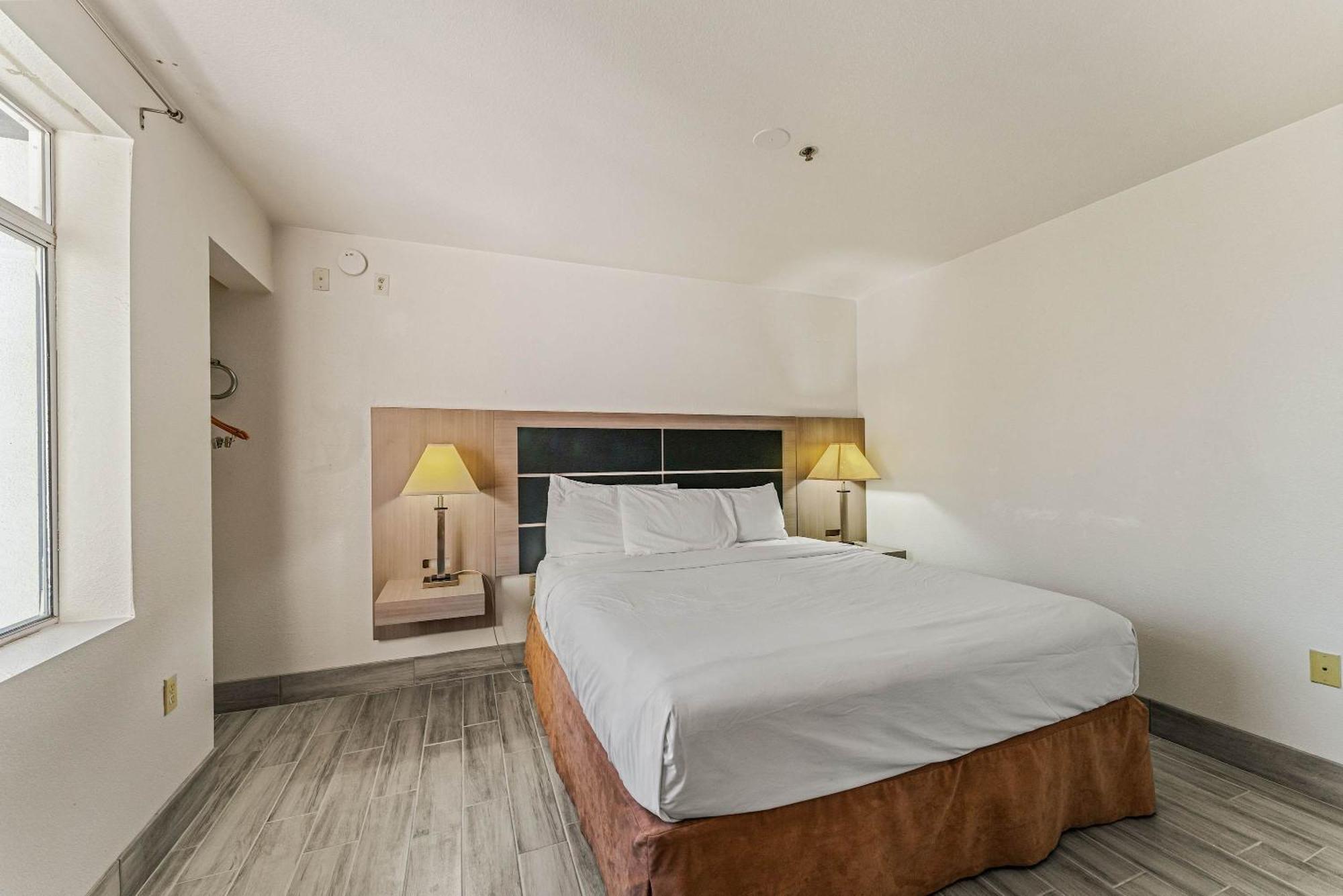 Perfect Location 1 Bedroom Apartment Chandler