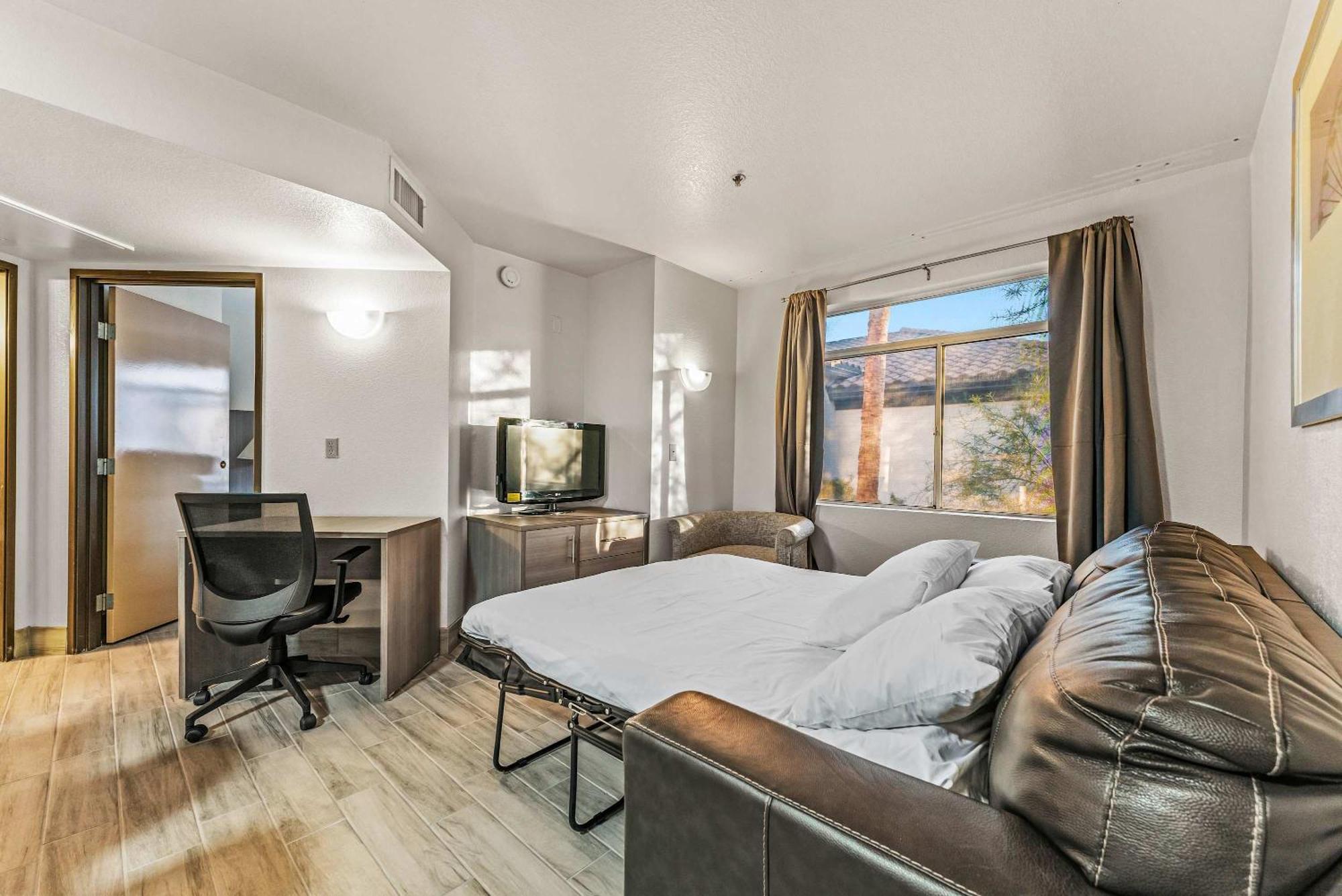 Apartment Perfect Location 1 Bedroom *